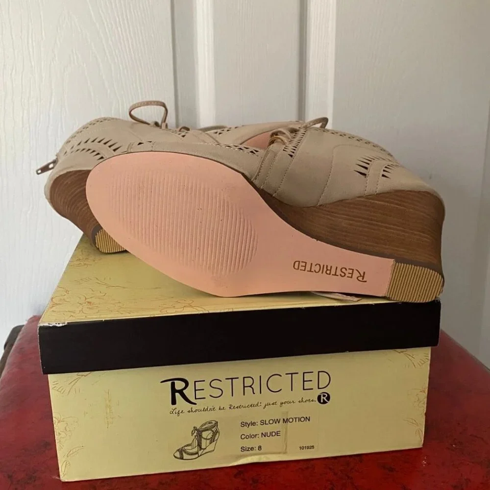 RESTRICTED "Slow Motion" Southwestern Stacked wood wedge Heel Booties Ankle *8M* - Picture 6 of 7